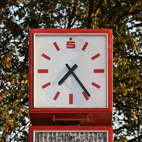 Clock 490x490